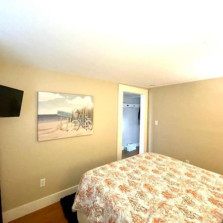 Seablue Cottage - Downstairs; 2 Blocks To The Beach Galveston Esterno foto
