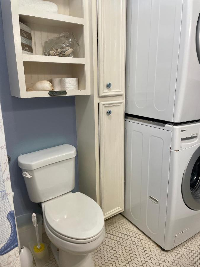 Seablue Cottage - Downstairs; 2 Blocks To The Beach Galveston Esterno foto