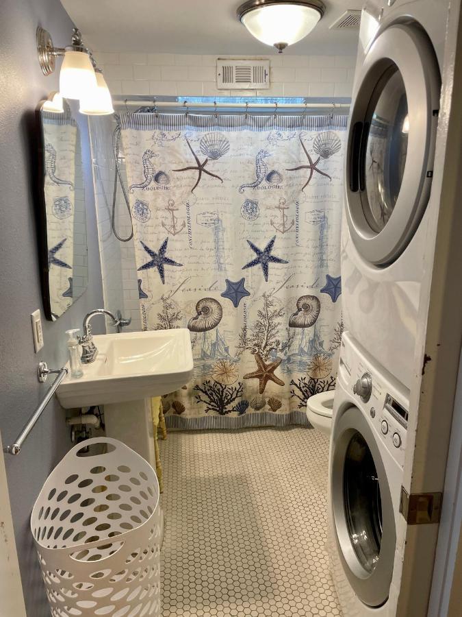 Seablue Cottage - Downstairs; 2 Blocks To The Beach Galveston Esterno foto