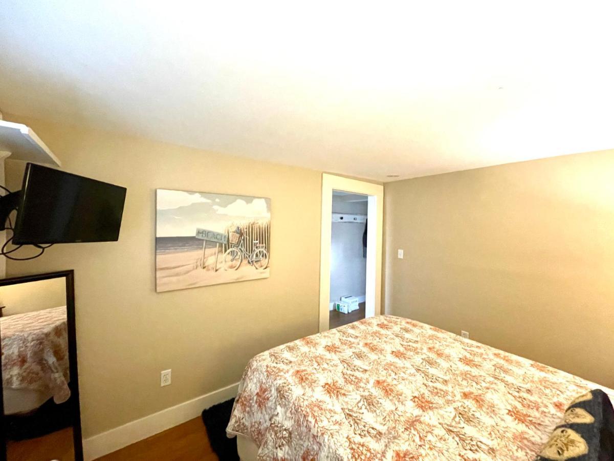 Seablue Cottage - Downstairs; 2 Blocks To The Beach Galveston Esterno foto
