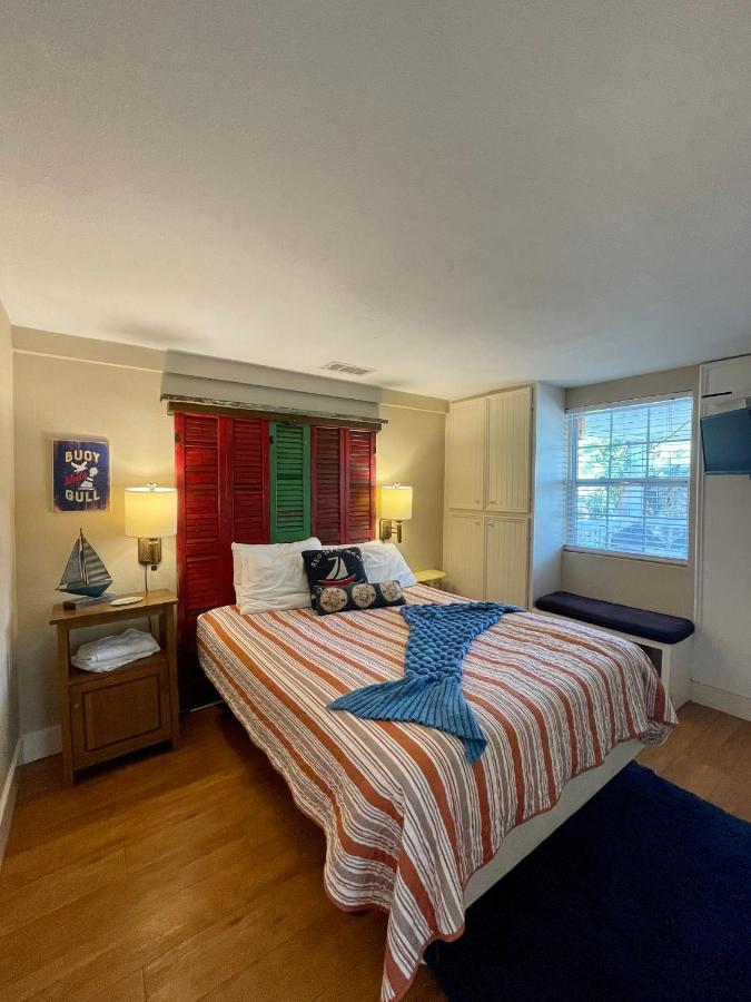 Seablue Cottage - Downstairs; 2 Blocks To The Beach Galveston Esterno foto
