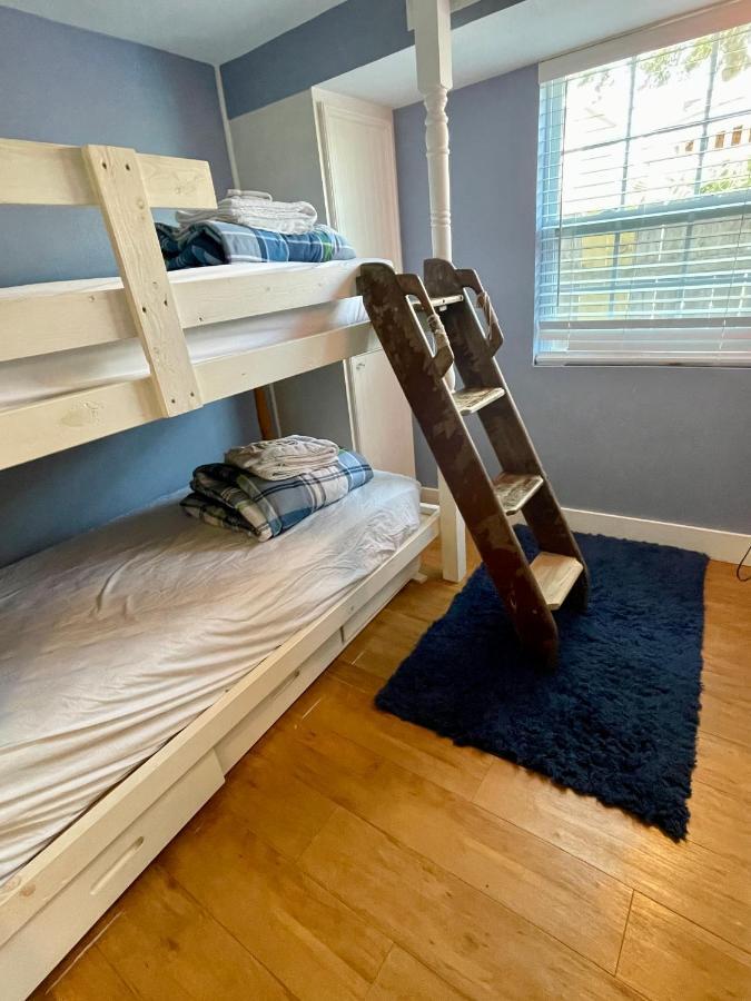 Seablue Cottage - Downstairs; 2 Blocks To The Beach Galveston Esterno foto